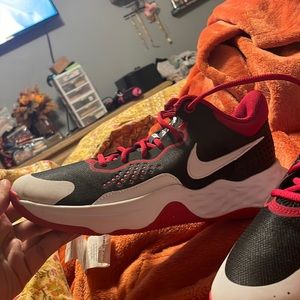 Nike men’s shoe size 7.5 worn only once!